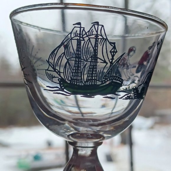 Midcentury Vintage Set of 6 Libbey Treasure Island Motif Pedestal Glasses - Picture 2 of 12